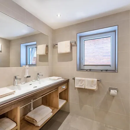 & Garni Alpenrose * اوبرتاورن