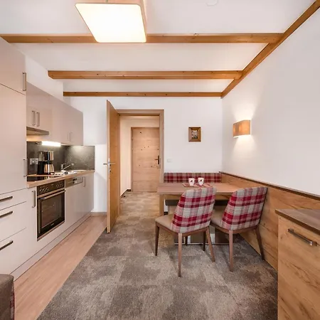 & Garni Alpenrose Apartment *