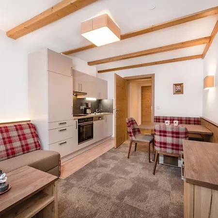 & Garni Alpenrose * اوبرتاورن