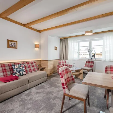 & Garni Alpenrose * اوبرتاورن