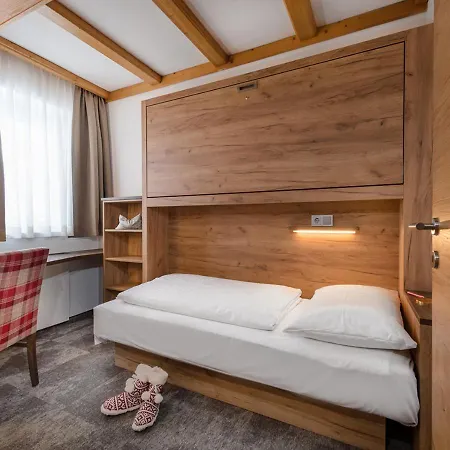 & Garni Alpenrose * اوبرتاورن