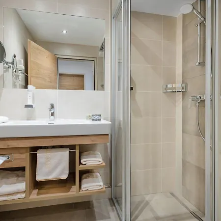 & Garni Alpenrose اوبرتاورن